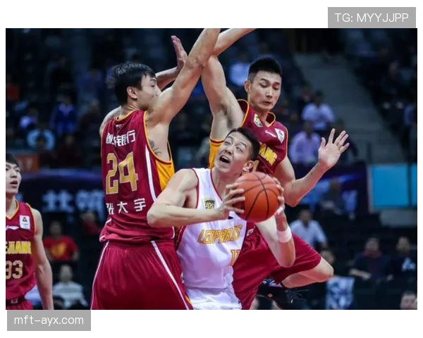 巴洛特利再现招牌射门技艺，赛场表现引燃球迷热议