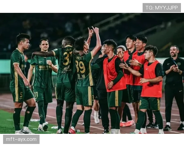 年轻球星闪耀绿茵场，稳步突破迎来高光时刻