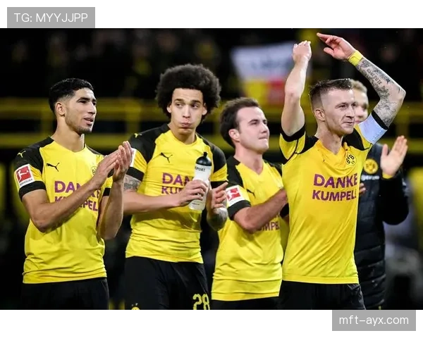 多特蒙德高位压迫战术下，防线空当频现，快速反击威胁加剧